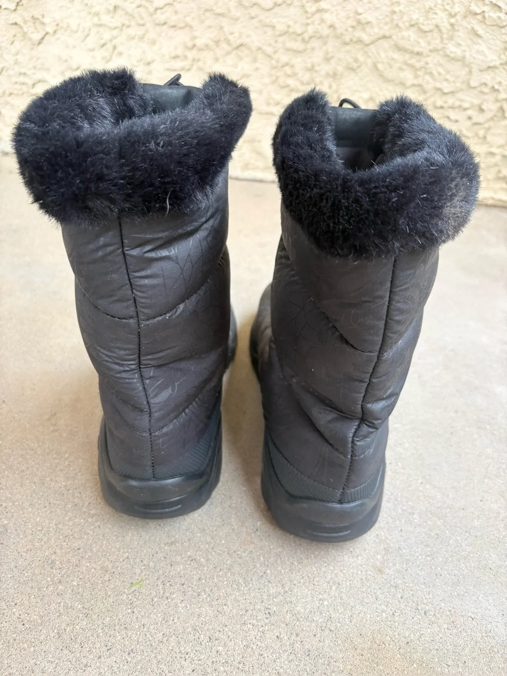 The North Face Womens 9 Nuptse Traction 700 Fill Goose Down Winter Snow Boots